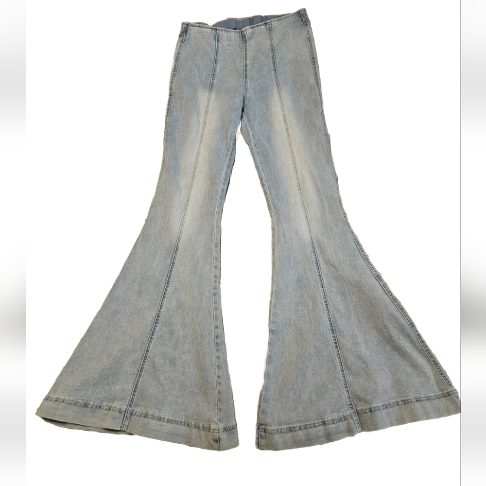 it's Bell Bottom Wide Flare High rise Strecth Jeans Light Wash Pull On Juniors 7